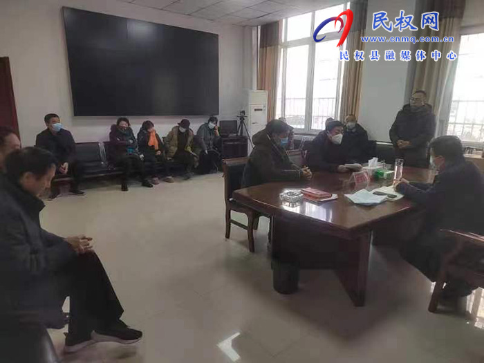 縣委常委、政法委書記陳鴻志在縣來訪接待中心約訪群眾