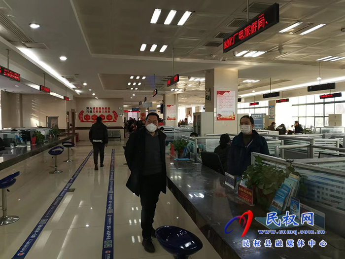民權(quán)縣文化廣電旅游局黨組書記、局長趙世忠到行政服務(wù)中心文廣局窗口調(diào)研