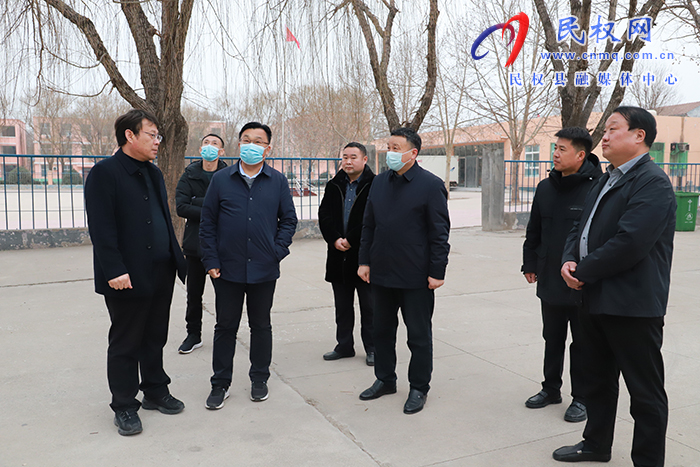 縣委常委、宣傳部長(zhǎng)、副縣長(zhǎng)畢道喜查看我縣2023年省重點(diǎn)民生實(shí)事寄宿制小學(xué)規(guī)劃情況
