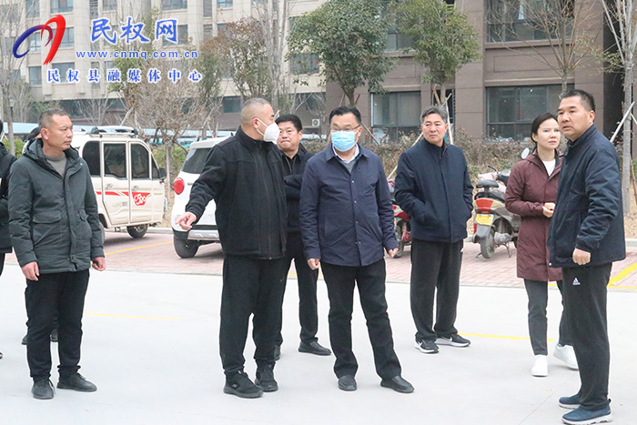 縣委常委、宣傳部長(zhǎng)、副縣長(zhǎng)畢道喜查看全國(guó)文明城市創(chuàng)建工作