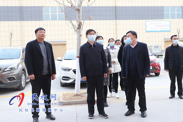 市人大常委會副主任、縣委書記張團(tuán)結(jié)調(diào)研食品安全“兩個(gè)責(zé)任”落實(shí)情況