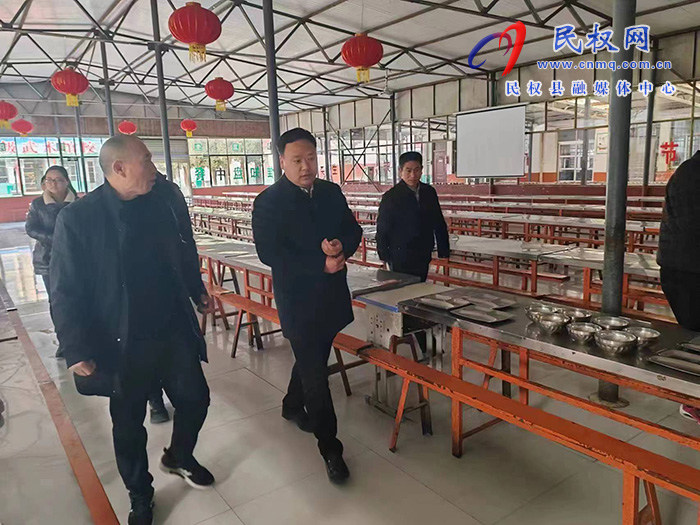民權(quán)縣副縣長李衛(wèi)政督導(dǎo)食品安全“兩個責任”工作落實情況