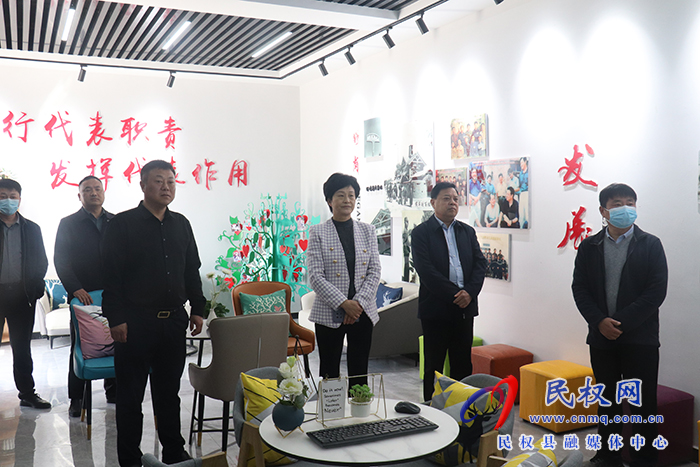 縣人大常委會主任周燕到野崗鎮(zhèn)指導(dǎo)人大代表建設(shè)工作