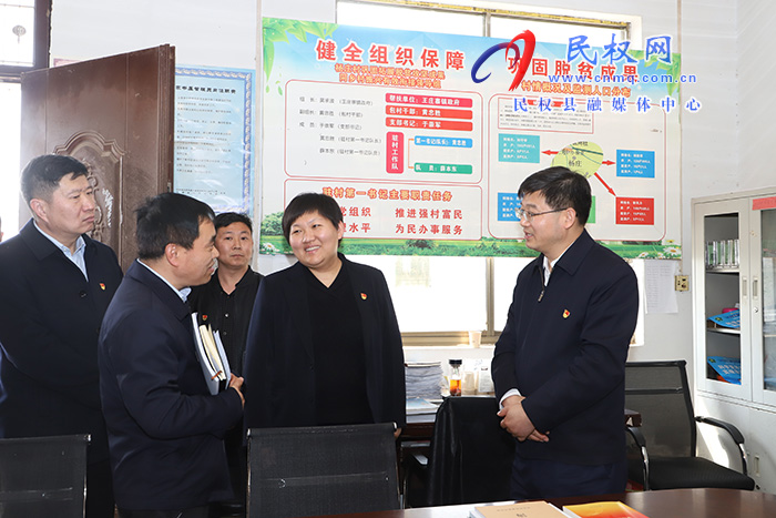 市人大常委會副主任、縣委書記張團(tuán)結(jié)督促指導(dǎo)軟弱渙散村整頓工作