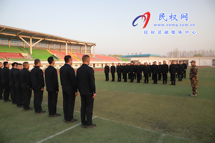 民權(quán)縣城市管理局:開展“強基礎(chǔ) 轉(zhuǎn)作風(fēng) 樹形象”軍事化訓(xùn)練活動?