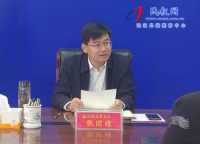 市人大常委會(huì)副主任、縣委書記張團(tuán)結(jié)接待來訪群眾
