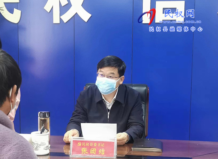 市人大常委會(huì)副主任、縣委書(shū)記張團(tuán)結(jié)到群眾來(lái)訪接待中心接待來(lái)訪群眾