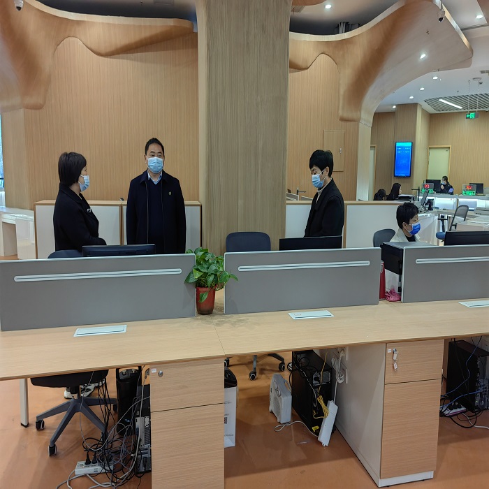 縣殘聯(lián)負責(zé)人到市民之家殘聯(lián)業(yè)務(wù)窗口調(diào)研