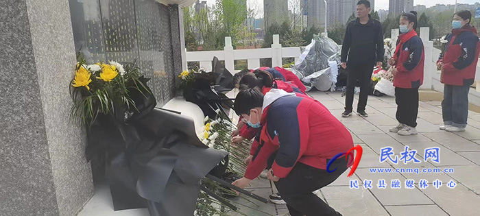  城關一中開展“緬懷革命先烈，繼承革命傳統(tǒng)”清明節(jié)祭掃活動