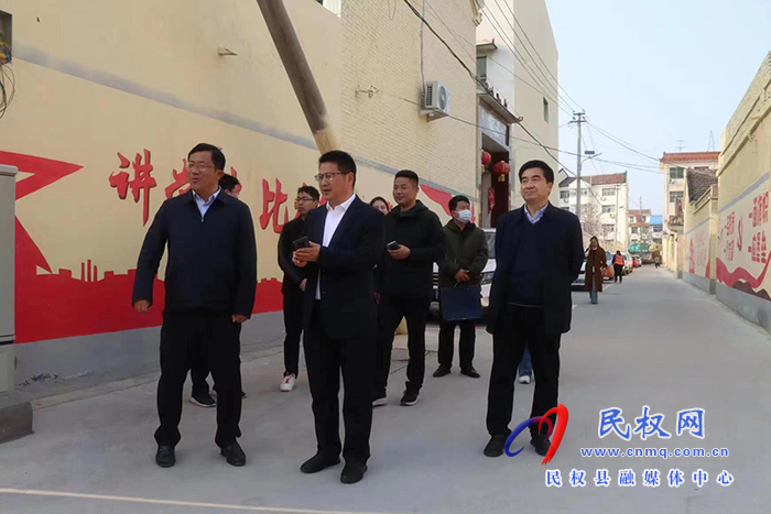 河南日?qǐng)?bào)駐商丘站站長(zhǎng)李鳳虎、市委政研室副主任祝傳軍等一行到南華街道辦事處調(diào)研