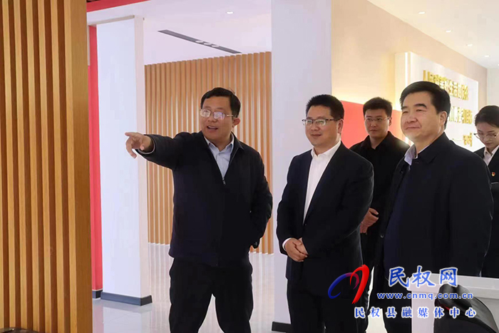 河南日?qǐng)?bào)駐商丘站站長(zhǎng)李鳳虎、市委政研室副主任祝傳軍等一行到南華街道辦事處調(diào)研