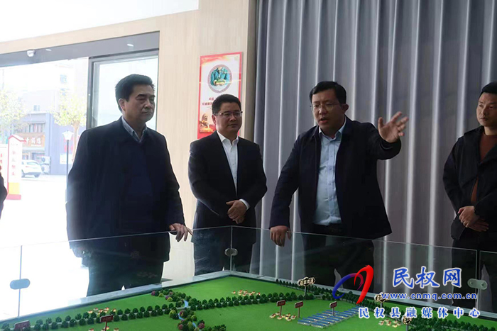 河南日?qǐng)?bào)駐商丘站站長(zhǎng)李鳳虎、市委政研室副主任祝傳軍等一行到南華街道辦事處調(diào)研