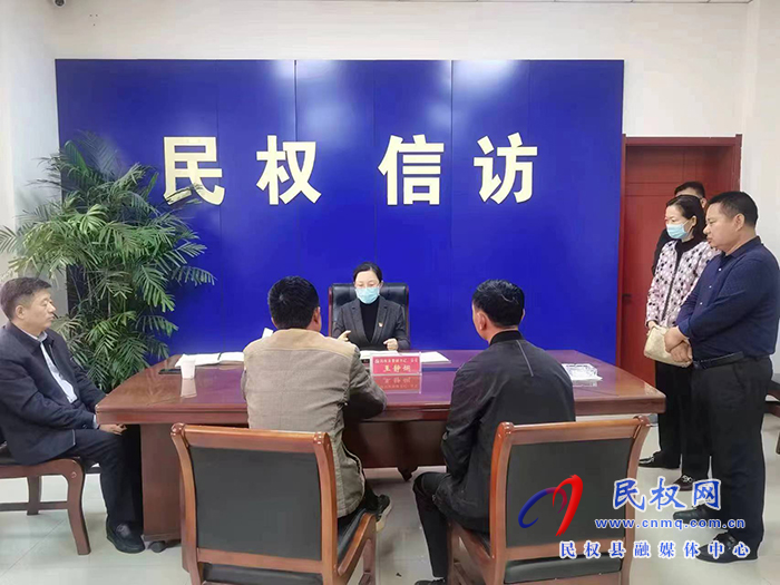 縣委副書記、縣長王靜嫻接待來訪群眾