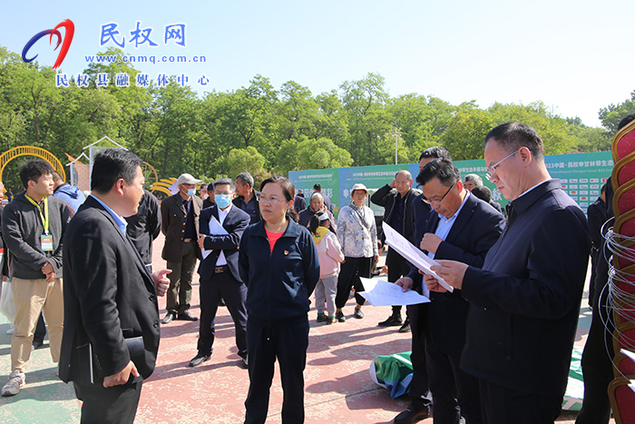 縣委副書記、縣長王靜嫻查看2023中國·民權(quán)申甘林帶生態(tài)半程馬拉松賽籌備情況