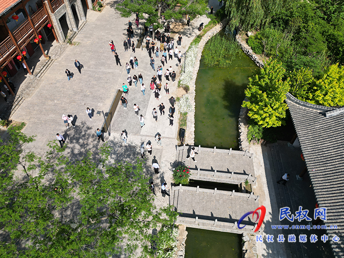 2023“打卡中國·讀懂中國式現(xiàn)代化——你好，河南！”網(wǎng)絡(luò)國際傳播活動(dòng)走進(jìn)“中國畫虎第一村” ? ? ?