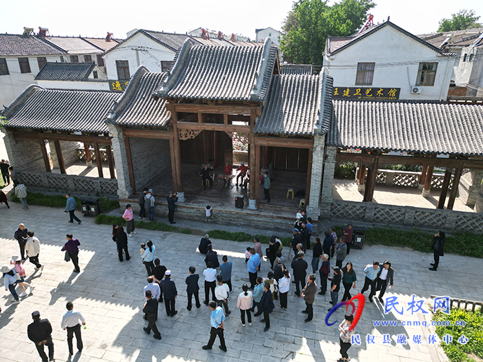 2023“打卡中國·讀懂中國式現(xiàn)代化——你好，河南！”網(wǎng)絡(luò)國際傳播活動(dòng)走進(jìn)“中國畫虎第一村” ? ? ?