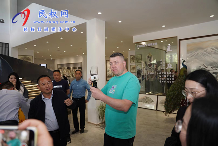 2023“打卡中國·讀懂中國式現(xiàn)代化——你好，河南！”網(wǎng)絡(luò)國際傳播活動(dòng)走進(jìn)“中國畫虎第一村” ? ? ?