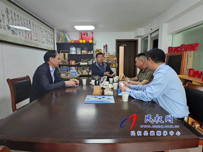 縣領(lǐng)導(dǎo)王雪山帶隊赴上海世友工藝品有限公司參觀考察