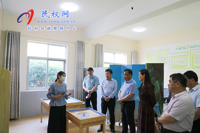 縣委常委、宣傳部長、副縣長畢道喜到縣高級中學(xué)調(diào)研高三備考及校園安全工作