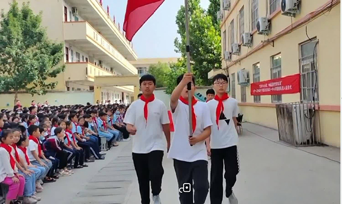“紅領(lǐng)巾心向黨，爭(zhēng)做新時(shí)代好少年” ——城關(guān)一中新隊(duì)員入隊(duì)儀式