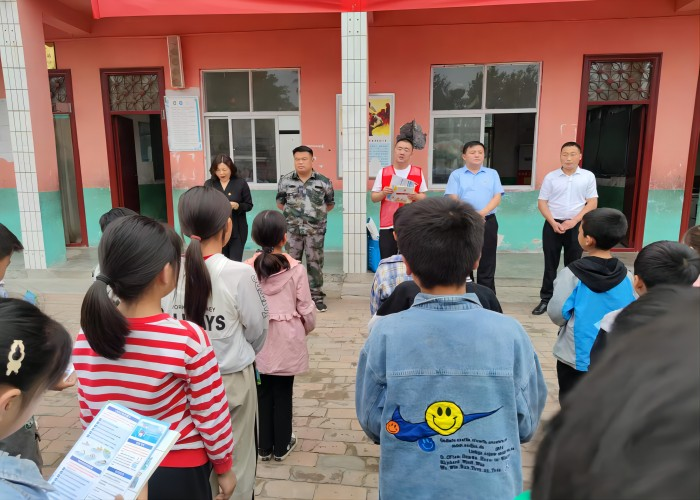 商丘市應(yīng)急管理局開(kāi)展安全宣傳“進(jìn)校園”暨“六一”兒童節(jié)慰問(wèn)活動(dòng)