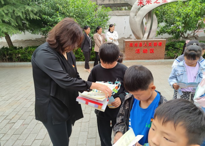 商丘市應(yīng)急管理局開(kāi)展安全宣傳“進(jìn)校園”暨“六一”兒童節(jié)慰問(wèn)活動(dòng)