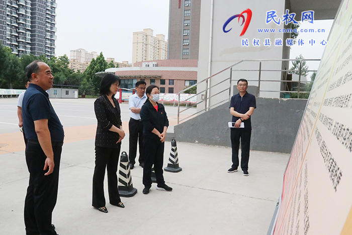 副市長王愛林到民調(diào)研高考前準備工作