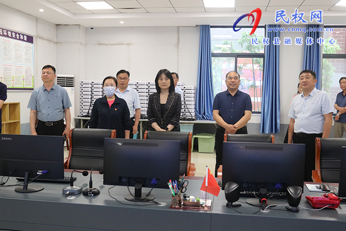 副市長王愛林到民調(diào)研高考前準備工作