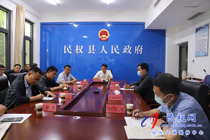 我縣組織收聽(tīng)收看全市經(jīng)濟(jì)運(yùn)行和重大項(xiàng)目調(diào)度電視電話會(huì)議