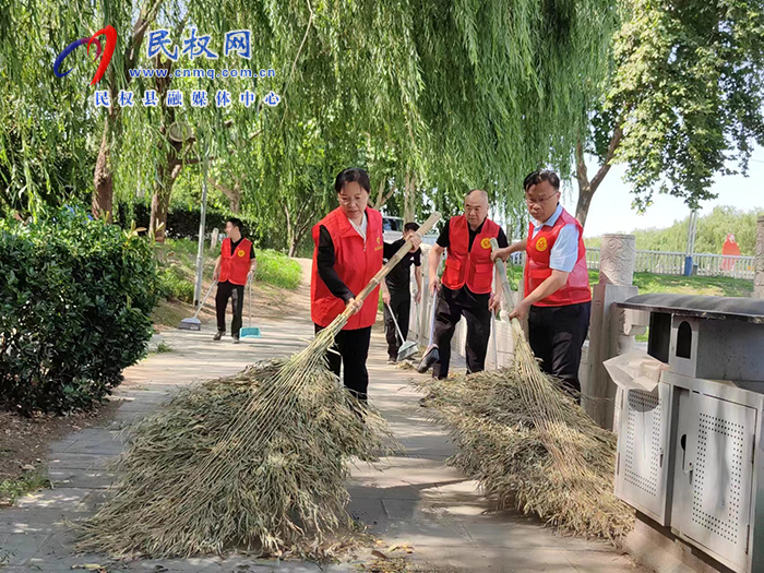 縣委書記、縣長(zhǎng)王靜嫻參加“清潔家園 美麗民權(quán)”義務(wù)勞動(dòng)