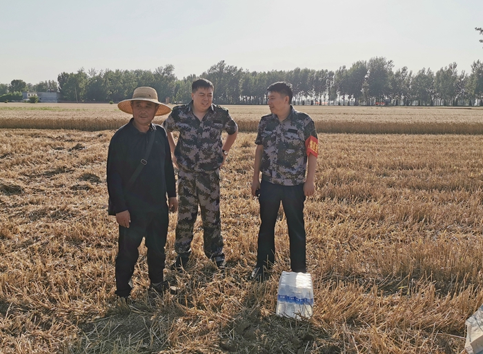 莊子鎮(zhèn)：慰問(wèn)跨區(qū)作業(yè)機(jī)手，真情服務(wù)“三夏”農(nóng)忙