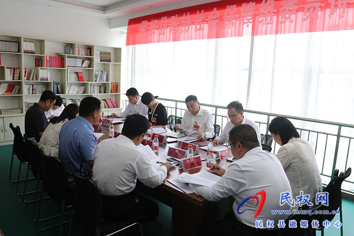 縣政協(xié)委員分組討論六個(gè)工作報(bào)告