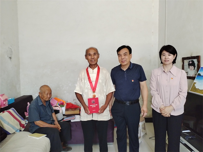 縣委黨校離退休干部黨支部開展“1+學(xué)思踐悟二十大·中原銀齡再出發(fā)” 主題黨日活動