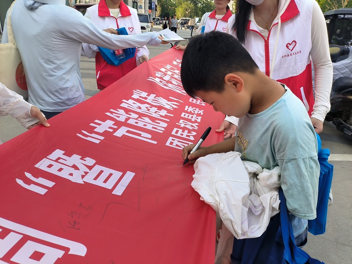 民權(quán)縣返家鄉(xiāng)大學(xué)生助力“節(jié)能降碳”環(huán)保宣傳活動(dòng)