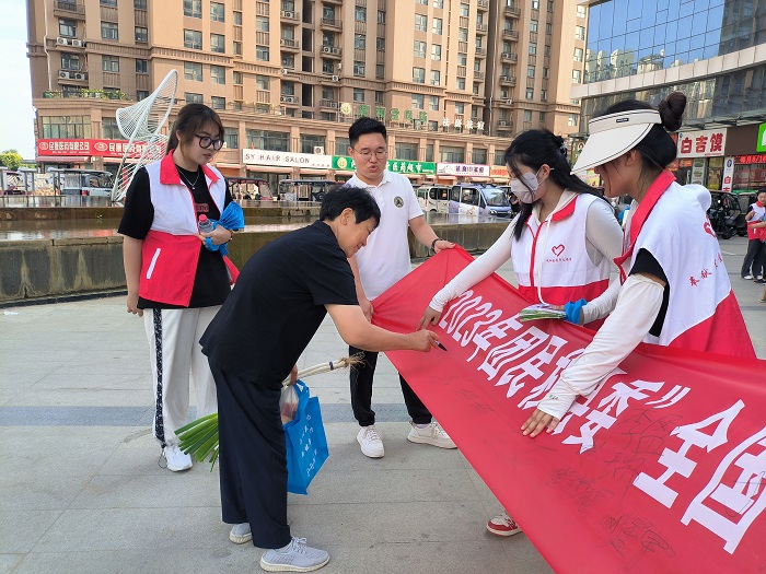 民權(quán)縣返家鄉(xiāng)大學(xué)生助力“節(jié)能降碳”環(huán)保宣傳活動(dòng)