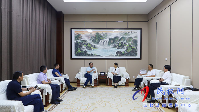 縣委書記王靜嫻會(huì)見來(lái)民客商
