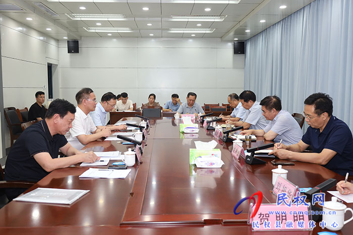 省民政廳原巡視員、省慈善聯(lián)合總會(huì)副會(huì)長(zhǎng)董潁生到民調(diào)研“99公益日”活動(dòng)籌備情況