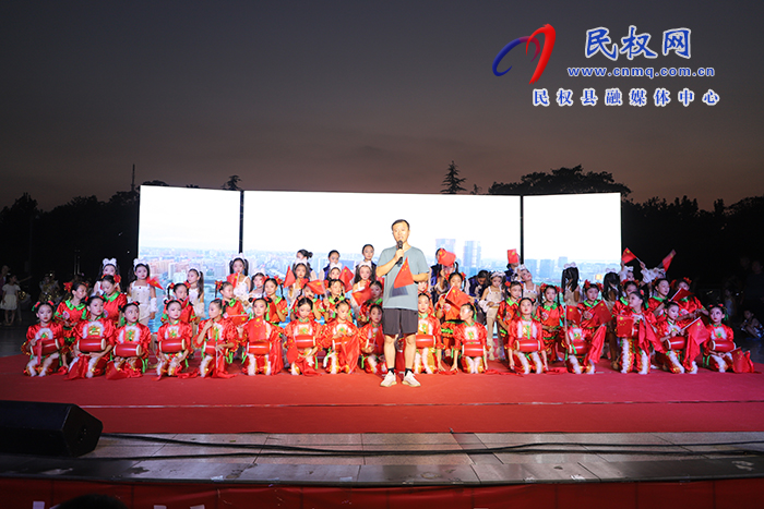 劉艷·中國舞藝術(shù)培訓中心2023年暑期匯演在莊子廣場舉行