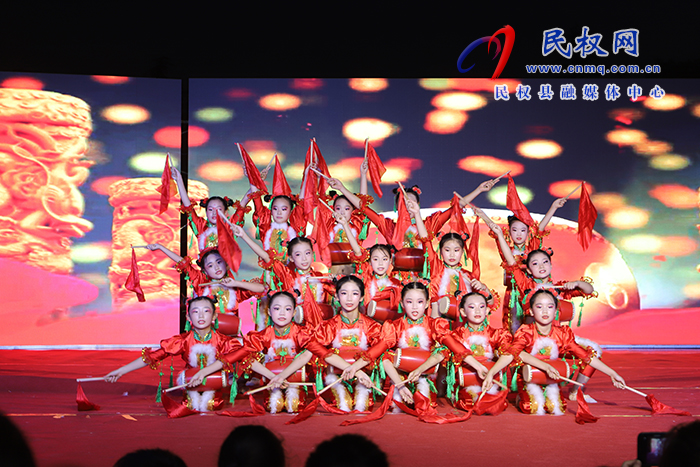 劉艷·中國舞藝術(shù)培訓中心2023年暑期匯演在莊子廣場舉行