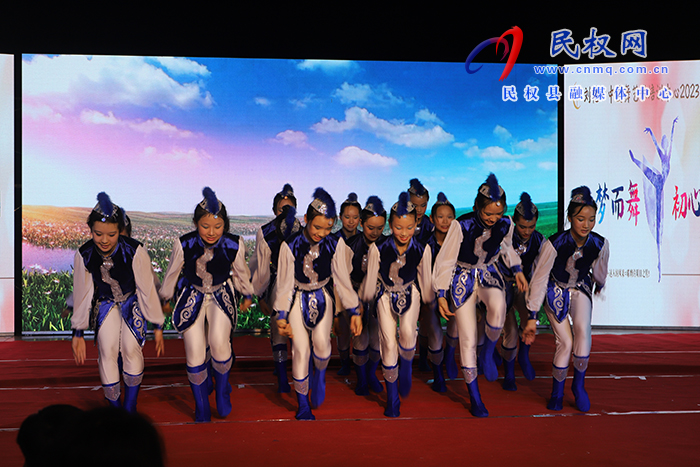劉艷·中國舞藝術(shù)培訓中心2023年暑期匯演在莊子廣場舉行