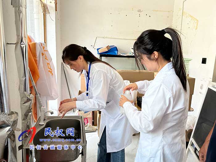 民權(quán)縣水務(wù)公司開展水質(zhì)檢測 守護(hù)用水安全
