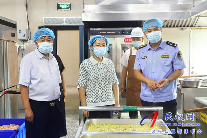 縣委書記王靜嫻督導(dǎo)檢查食品安全“兩個責(zé)任”落實情況
