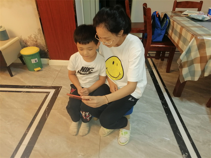 知心懂心促成長(zhǎng)，家校攜手心賦能——民權(quán)縣組織觀看民權(quán)博士團(tuán)成員、蘇迪博士“新學(xué)期學(xué)生心理健康調(diào)適的策略”線上講座 