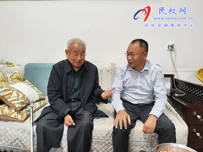 縣政協(xié)主席周明河中秋節(jié)慰問(wèn)退休老干部