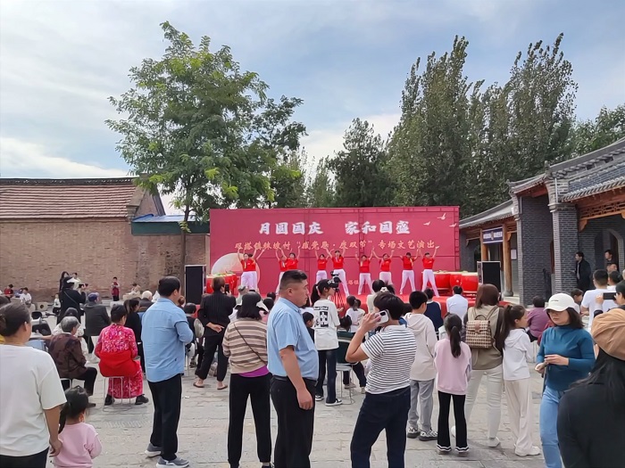 雙塔鎮(zhèn)：開(kāi)展“月圓國(guó)慶·家和國(guó)盛”文藝匯演活動(dòng)