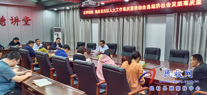 縣人大常委會(huì)二級(jí)調(diào)研員石克林為機(jī)關(guān)黨員干部講專題黨課
