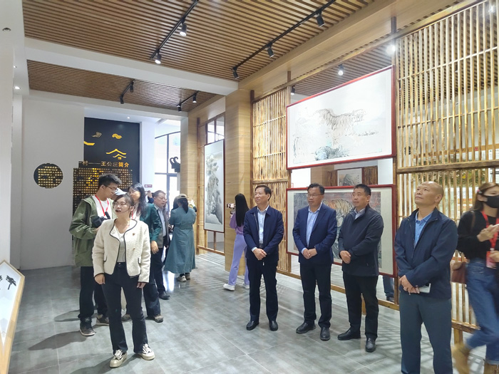 兩岸媒體采訪團走進王公莊村