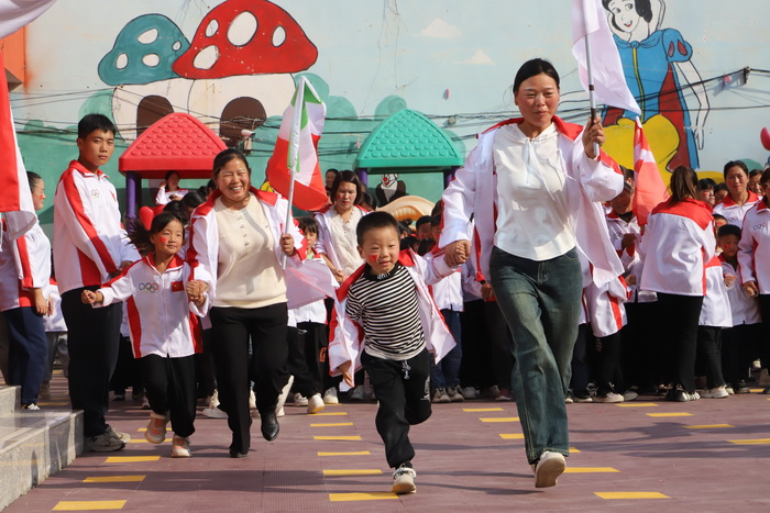  全民奧運會，等你來挑戰(zhàn)！野崗鎮(zhèn)童欣幼兒園舉行親子運動會