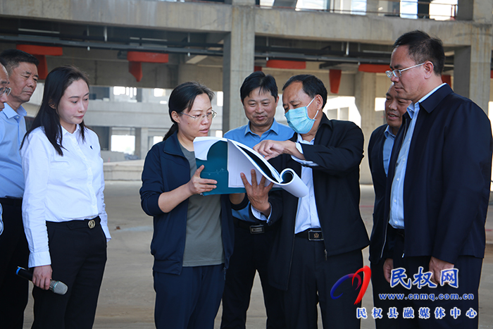 縣委書記王靜嫻調(diào)研市政項(xiàng)目建設(shè)情況
