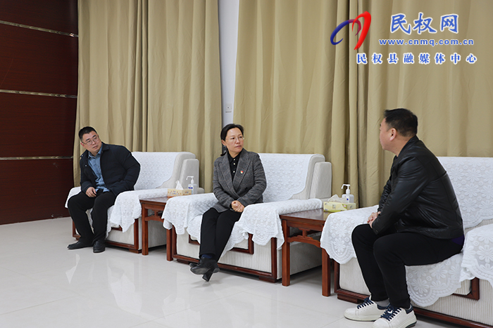 縣委書記王靜嫻會(huì)見河南省油莎豆農(nóng)業(yè)科技有限公司董事長周磊